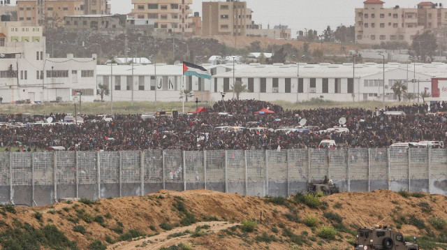 הפגנה בגבול רצועת עזה (צילום: יונתן זינדל, פלאש 90)
