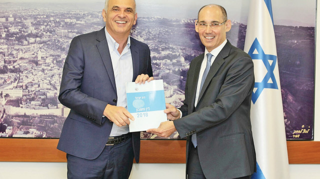 פרופ' אמיר ירון ומשה כחלון (צילום: הדס פרוש , פלאש 90)