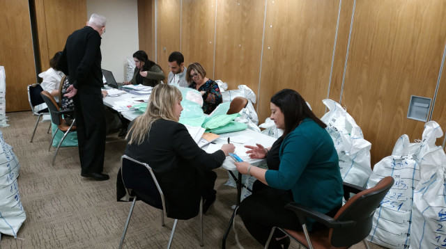 מבצע "נוהל טוהר הבחירות" (צילום: דוברות ועדת הבחירות)