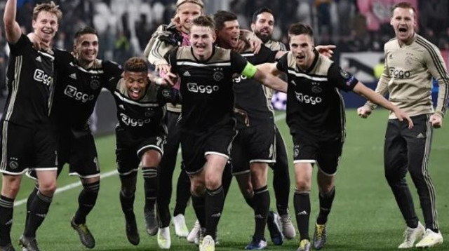 החגיגות של אייאקס (צילום: AFP)