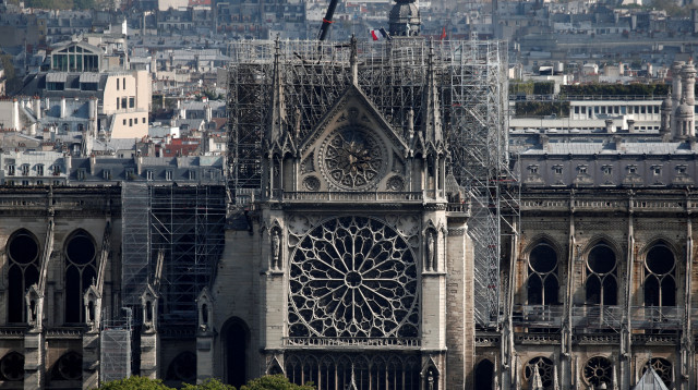קתדרלת נוטרדאם אחרי השריפה (צילום: רויטרס)