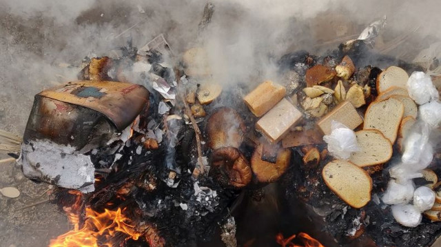 שריפת חמץ (צילום: אברהם שרייבר/TPS)