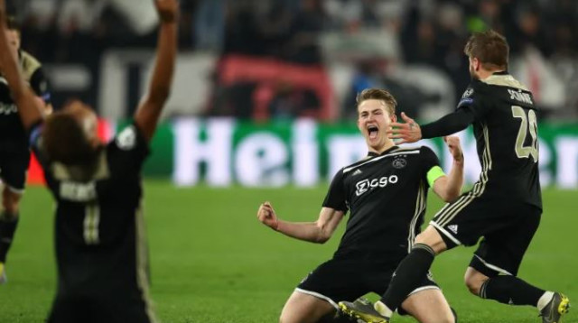 שחקני אייאקס (צילום: Getty images)