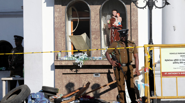 שוטר בקולומבו בירת סרי לנקה (צילום: רויטרס)