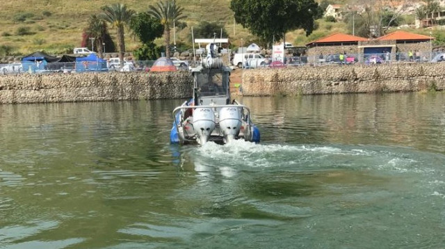 סריקות אחר צעיר שנעדר בכנרת (צילום: דוברות המשטרה)