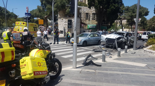 פיצוץ הרכב בחיפה (צילום: דוברות מד"א)