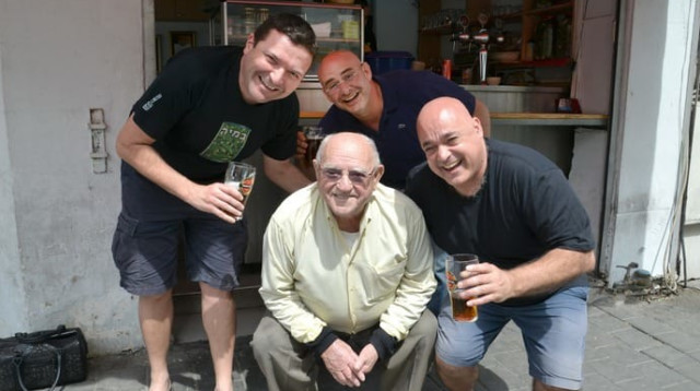 צוות סנהדרינק אצל מתי (צילום: צילום פרטי)