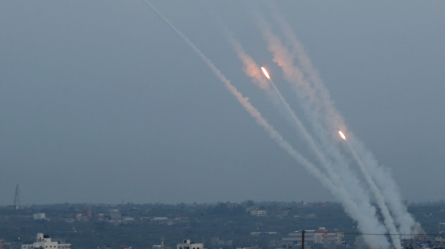 ירי רקטות מרצועת עזה לעבר שטח ישראל (צילום: רויטרס)