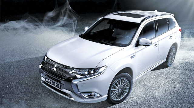 מיצובישי אאוטלנדר PHEV (צילום: יח"צ)
