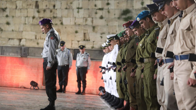 יום הזיכרון לחללי מערכות ישראל בכותל (צילום: מרק ישראל סלם)