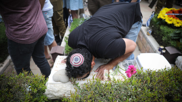 טקס יום הזיכרון לחללי מערכות ישראל בהר הרצל (צילום: הדס פרוש , פלאש 90)