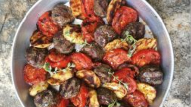 קציצות קבב ליום העצמאות (צילום: אושר אדלמן)