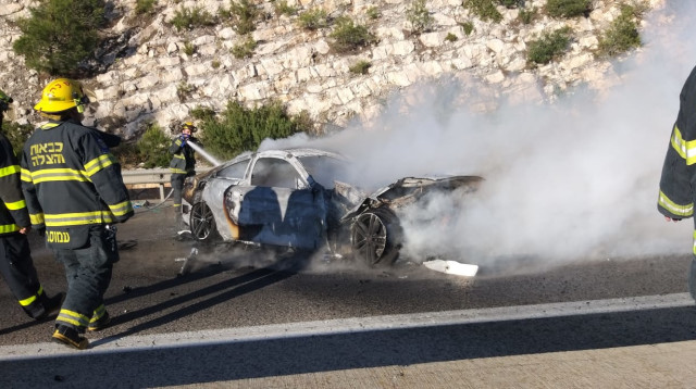 פיצוץ רכב בנצרת עילית (צילום: חן יסניץ, תיעוד מבצעי מד"א)