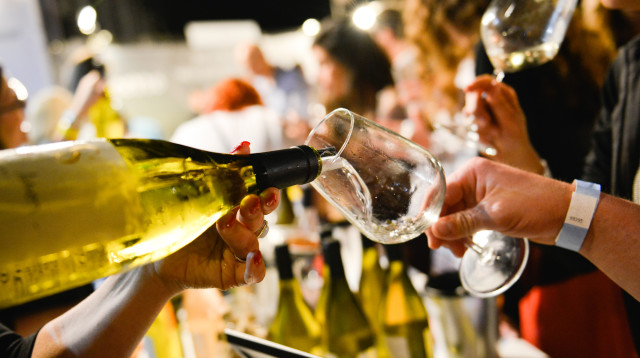 פסטיבל יינות לבנים (צילום: תום גץ)