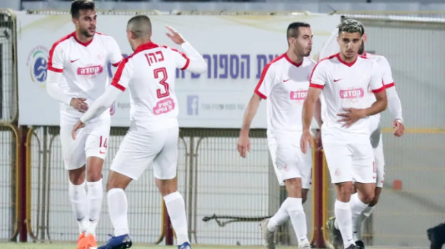 שחקני מ.ס. אשדוד חוגגים (צילום: דני מרון)