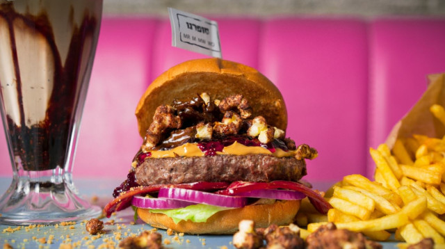 המבורגר של מסעדת הגראז'  (צילום: דודי אייזנטל)