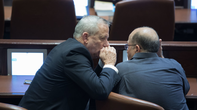 משה יעלון ובני גנץ (צילום: נועם רבקין פנטון, פלאש 90)