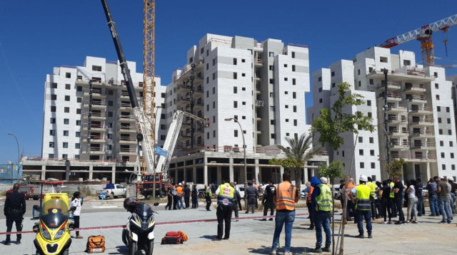 זירת התאונה ביבנה  (צילום: תיעוד מבצעי מד"א)