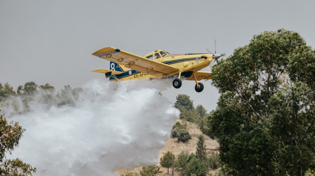 מטוסי כיבוי פועלים בגל השריפות (צילום: עומר שפירא, דוברות כבאות והצלה)