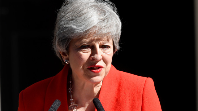 תרזה מיי ברגע התפטרותה (צילום: רויטרס)