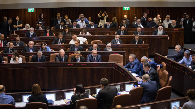 הצבעה במליאת הכנסת (צילום: הדס פרוש, פלאש 90)