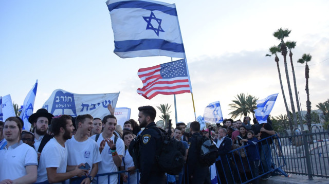 ריקוד דגלים  (צילום: דוברות המשטרה)