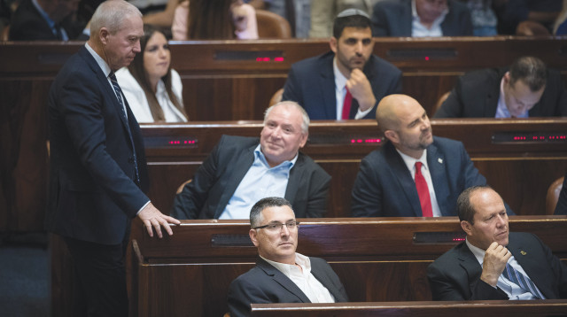 חברי הליכוד בהצבעה על פיזור הכנסת (צילום: יונתן זינדל, פלאש 90)