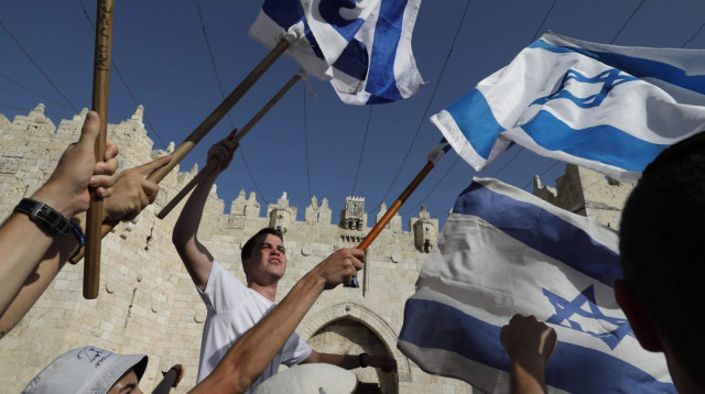 מצעד הדגלים (צילום: מרק ישראל סלם)