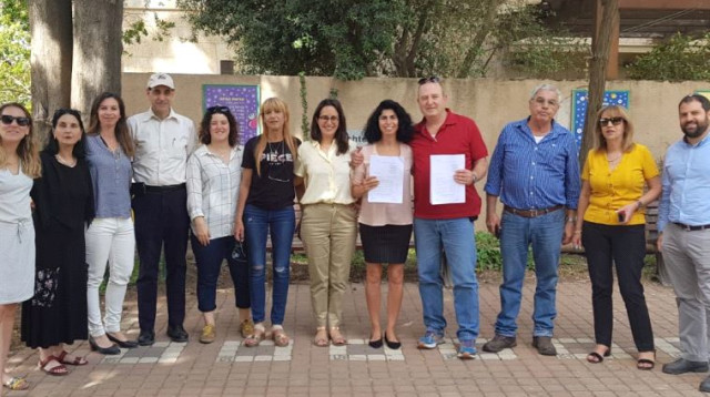 חתימה על ההסכם הקיבוצי עם עובדות הצהרונים בירושלים (צילום: כוח לעובדים)