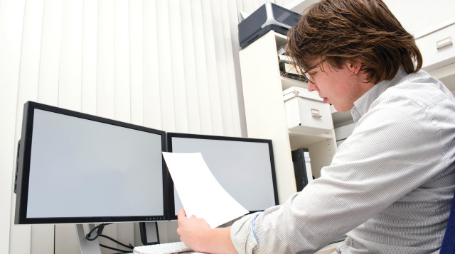 קריאה, צילום אילוסטרציה (צילום: אינג אימג')