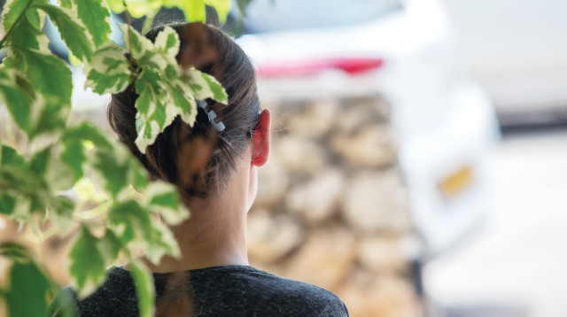 "מאוד קשה לי עם זה שלא ידעתי מה קורה שם". אמו של הפעוט (צילום: ניר קידר)