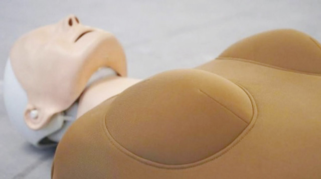 התוספת לבובת ההחייאה (צילום: JOAN CREATIVE)