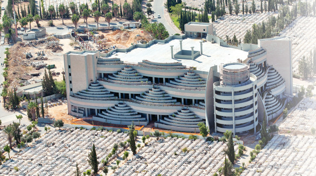 בית העלמין ירקון (צילום: גיל בורקין)