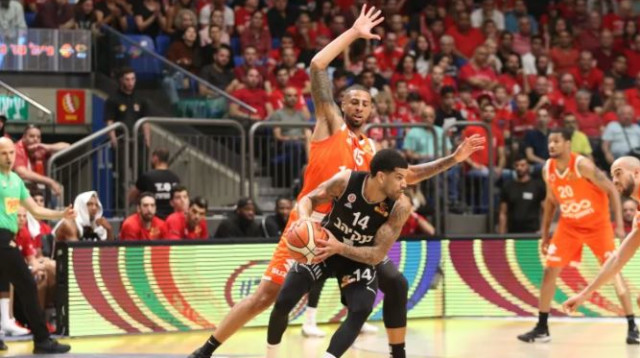 ג'יימס פלדיין מול דיימון סימפסון (צילום: עדי אבישי)