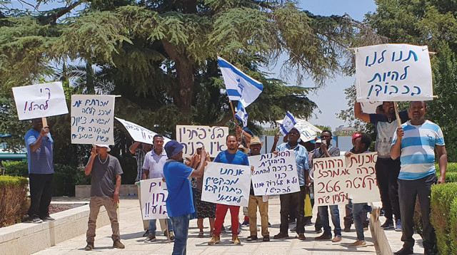 ההפגנה מחוץ לבניין הסוכנות היהודית (צילום: ג'וש ארונסון)