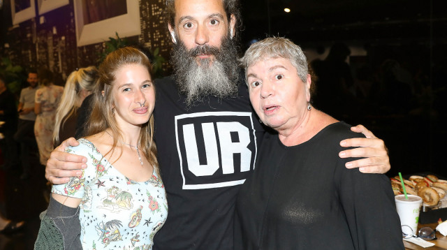 תיקי דיין, יובל דיין והחברה (צילום: רפי דלויה)