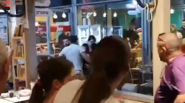 הקטטה בבית הפנקייק (צילום: רשתות חברתיות)