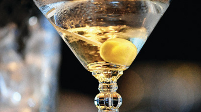 מרטיני, מתוך "שעות שמחות" (צילום: מיכל רביבו)