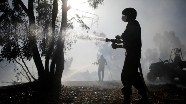 שריפה בעוטף עזה (צילום: רויטרס)