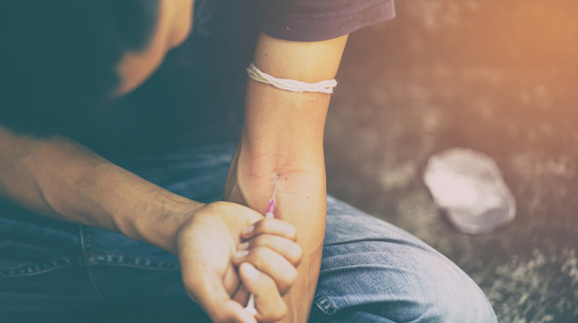 משתמש בסמים, אילוסטרציה (צילום: אינג אימג')