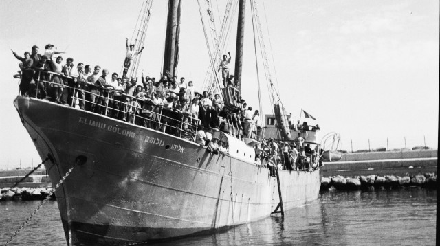 ספינת המעפילים אליהו גולומב (צילום: הנס פין, לע"מ)