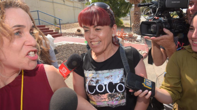 דלאל דאוד משתחררת מהכלא (צילום: אבשלום ששוני)