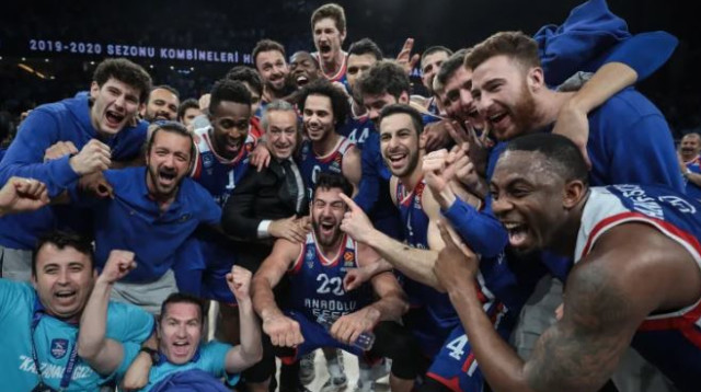 אנאדולו אפס (צילום: AFP)