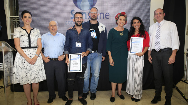 הזוכים עם הזוג שער (צילום: מיכל גלעדי)