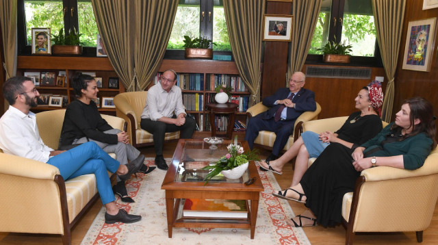 ריבלין עם הזוג שער והזוכים (צילום: מארק ניימן, לע"מ)