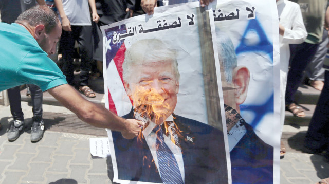 הפגנה בעזה נגד ועידת בחריין (צילום: רויטרס)