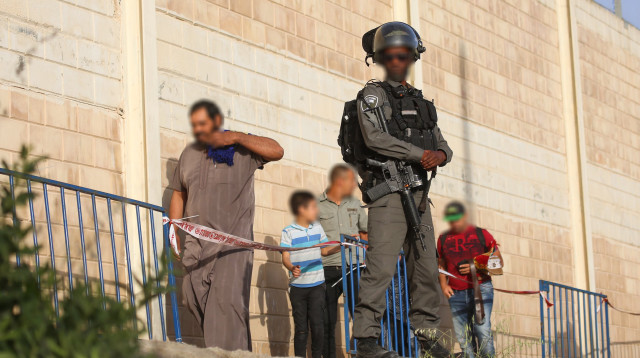 חייל במחסום קלנדיה, ארכיון (למצולמים אין קשר לנאמר בכתבה) (צילום: פלאש 90)