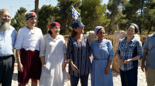 הורי הנערים החטופים (צילום: תנועת הריבונות)