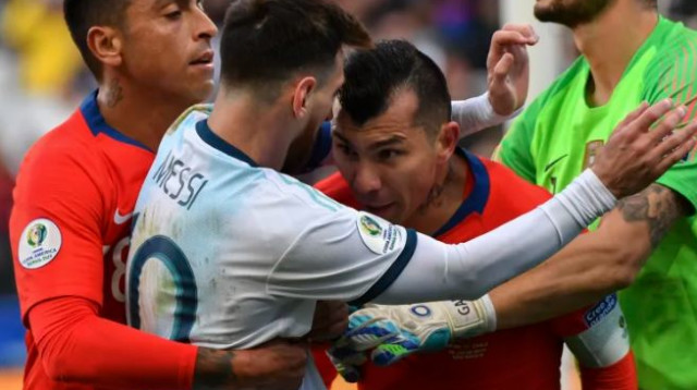 מסי במהלך העימות עם מדל (צילום: Getty images)