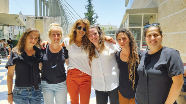 מנהלות המאבק למען הנערות בסיכון (צילום: יח"צ)